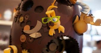 Sugar and Plumm created an amazing chocolate Easter egg
