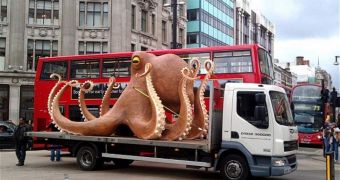 The huge model octopus blocked a busy intersection in Central London