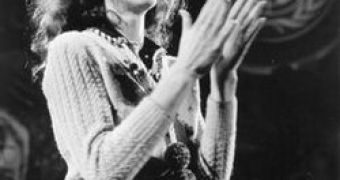 Cancer support organization named after Gilda Radner, Gilda’s Club, to change name to something more “relevant”