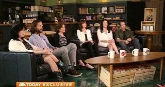 The cast of “Gilmore Girls” reunites on 15th anniversary, says a movie could still happen