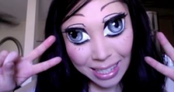 Girl Posts Anime Eyes Make-up Tutorial