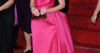 Natalie Portman makes stunning return to the red carpet at the Golden Globes 2012