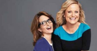 Tina Fey and Amy Poehler will be hosting the Golden Globes 2013 this Sunday