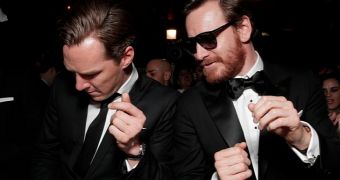 Benedict Cumberbatch and Michael Fassbender shared a moment at the Golden Globes 2014