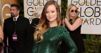 Olivia Wilde debuts baby bump on the red carpet at the Golden Globes 2014