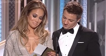 Jeremy Renner jokes about Jennifer Lopez's breasts while presenting at the Golden Globes 2015