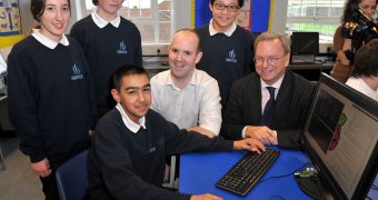Raspberry Pi Foundation's Eben Upton and Google's Eric Schmidt teaching kids at a Cambridge school