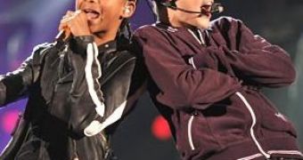 Justin Bieber performs with Jaden Smith and Usher at the Grammys 2011