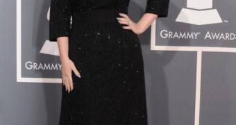 Adele unveils dramatic new look at the Grammys 2012