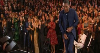 Chris Brown refuses to give Frank Ocean a standing ovation at the Grammys 2013
