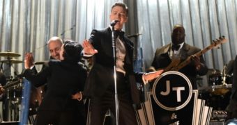 Justin Timberlake performs medley, makes official comeback at the Grammys 2013