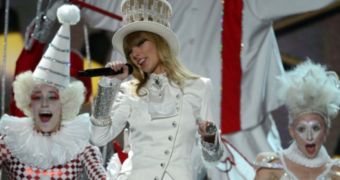 Taylor Swift performs “We Are Never Getting Back Together” at the Grammys 2013