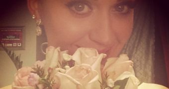 Katy Perry caught the bouquet at the end of the mass wedding at the Grammys 2014