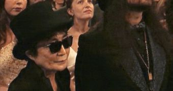 Yoko Ono came with her son as her date at the Grammys 2014, had a blast