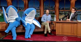 John Mayer interviews Katy Perry's Super Bowl 2015 dancing sharks