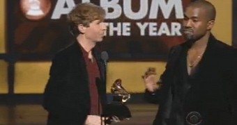 Kanye West crashes Beck's acceptance speech at the Grammys 2015, says Beyonce should have won