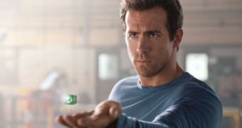 Warner Bros. will make “Green Lantern” sequel, but with different director, says report