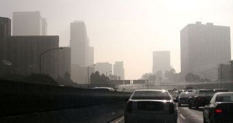 Air pollution correlated with car traffic in Pasadena Highway, downtown Los Angeles فارسی: آلودگی شدید هوا در بزرگراه پاسادنا، مرکز شهر لس آنجلس