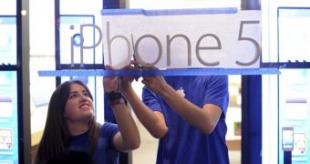Apple staffers putting up an iPhone 5 sign