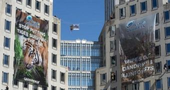 Greenpeace stages anti-P&G protest in Cincinnati, US