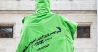 Greenpeace activists point fashion in the right direction