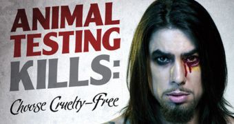 Dave Navarro wants people to only buy cruelty-free cosmetics (click to see image)