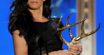 Sandra Bullock accepts Troops’ Choice Award for Entertainer of the Year at Guys’ Choice Awards 2010