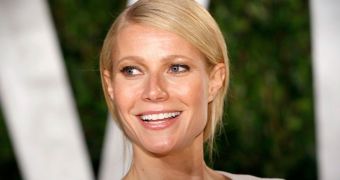 Gwyneth Paltrow is bragging to her friends her divorce came out perfectly