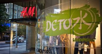 Rebranding H&M with Detox stickers