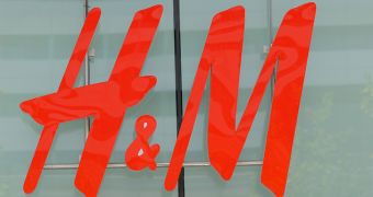 H&M Under Fire for Pasting Models' Heads to Computer-Generated Bodies