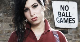 Amy Winehouse targeted by hackers