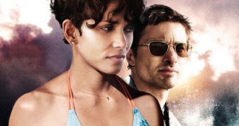 Halle Berry regrets doing “Dark Tide” but at least she met her fiancé on the set