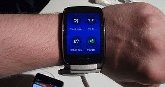 Hands-On: Samsung Gear S Smartwatch Could Be Called the First Tizen Smartphone