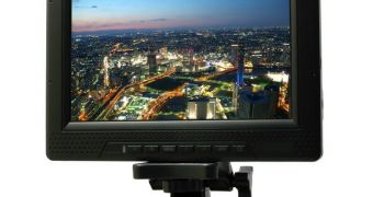 Hanwha releases two new portable monitors