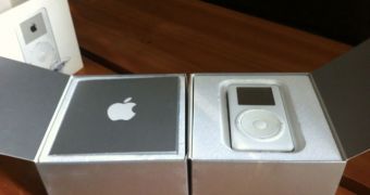 Original iPod unboxing photo
