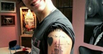 Harry Styles shows off his boat tattoo, which got when still dating Taylor Swift