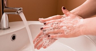Healthcare Workers Tend Not to Wash Their Hands When Alone