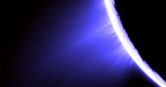 Ultraviolet images showing the plumes coming from the surface of the Saturnian moon Enceladus
