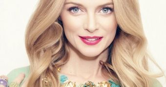 “I’d rather be happily single than unhappily married,” says Heather Graham