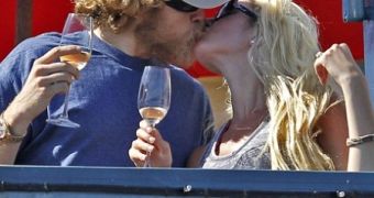 Spencer Pratt and Heidi Montag kiss and make up, divorce is probably off