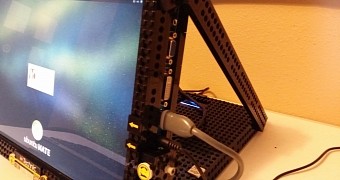 Here's Ubuntu MATE 15.04 Running on a Handmade Raspberry Pi Lego Computer