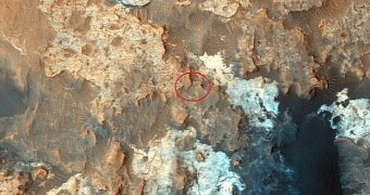 Mars Orbiter image of the Curiosity rover