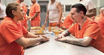 Jax and Ron Tully have a chat behind bars, in first photo from “Sons of Anarchy” season 7