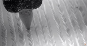 Here's How Vinyls Look in Slow Motion, Under the Electron Microscope - Video