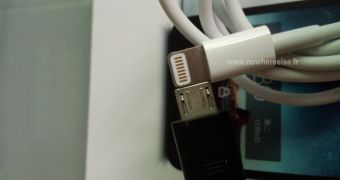 iPhone 5 dock cable connector