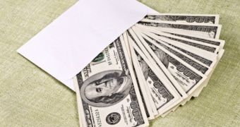 Hidden Cash Phenomenon: Twitter Clues Lead to Envelopes Stuffed with Money