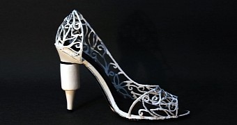 High Fashion Shoe Entirely 3D Printed by Hand