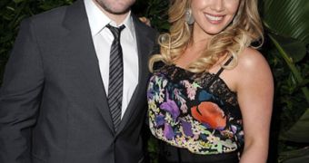 Hilary Duff and Mike Comrie announce they’re expecting their first child together