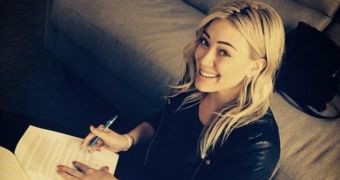 Report says Hilary Duff is considering becoming a Scientologist