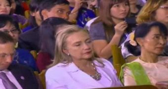 Hillary Clinton Falls Asleep During Obama Speech in Myanmar – Video